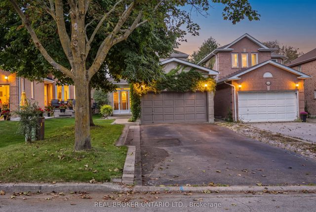 408 Flanagan Court, Newmarket