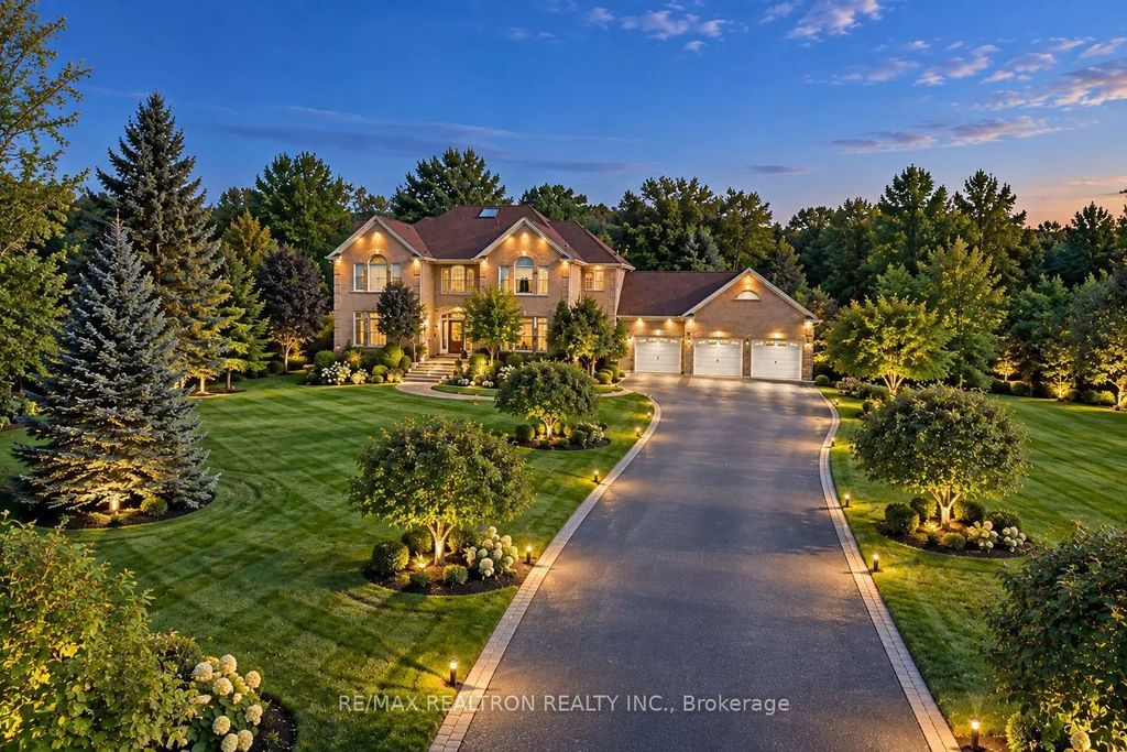 8 Country Heights Drive, Richmond Hill