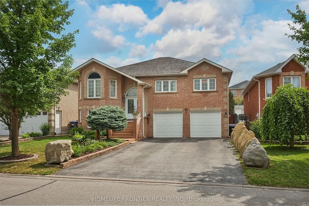 30 Saint Avenue, Bradford West Gwillimbury