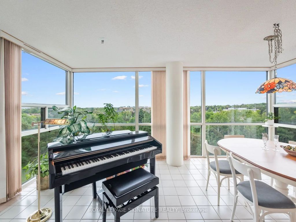40 Harding Boulevard W # 716, Richmond Hill