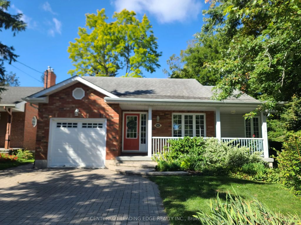 102 Second Avenue, Uxbridge