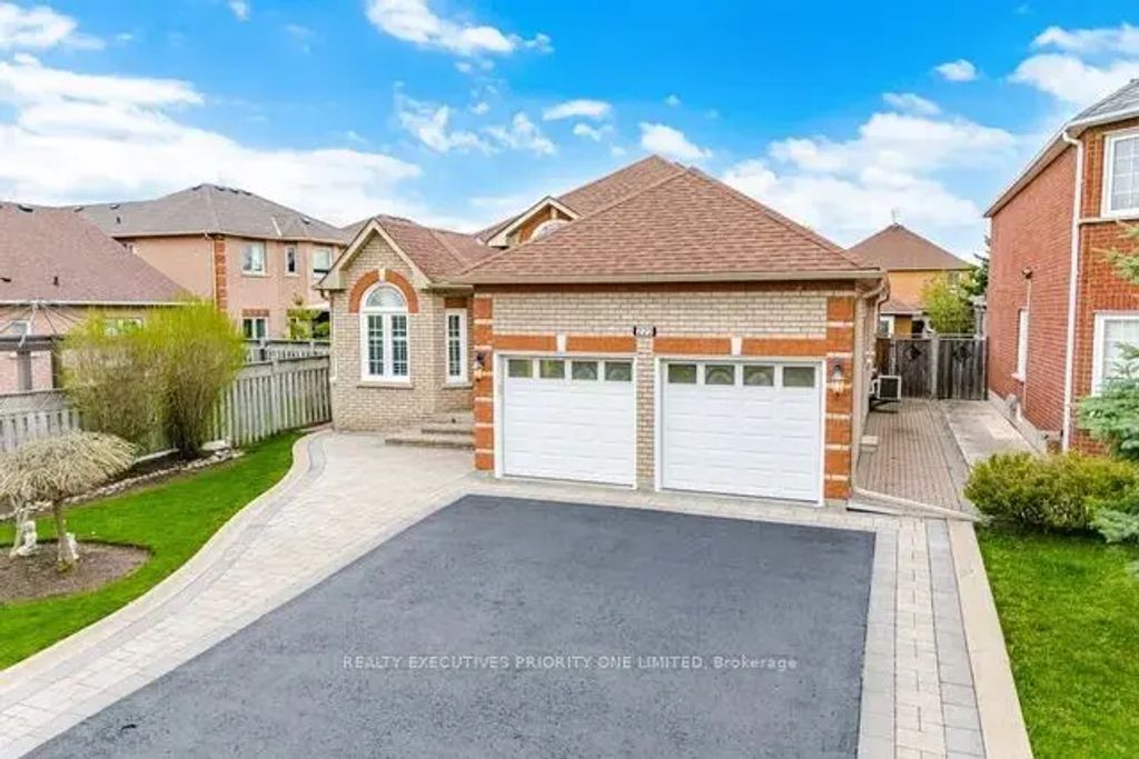 222 Caproni Drive, Vaughan
