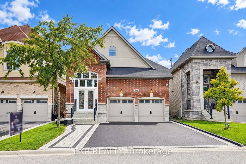 574 Sweetwater Crescent, Newmarket