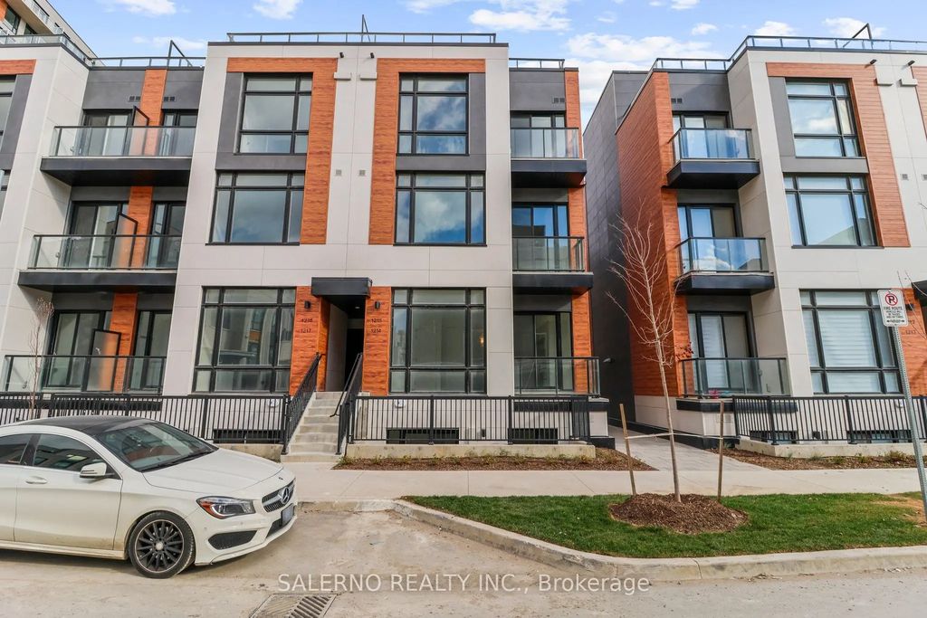 8 David Eyer Road 1214, Richmond Hill