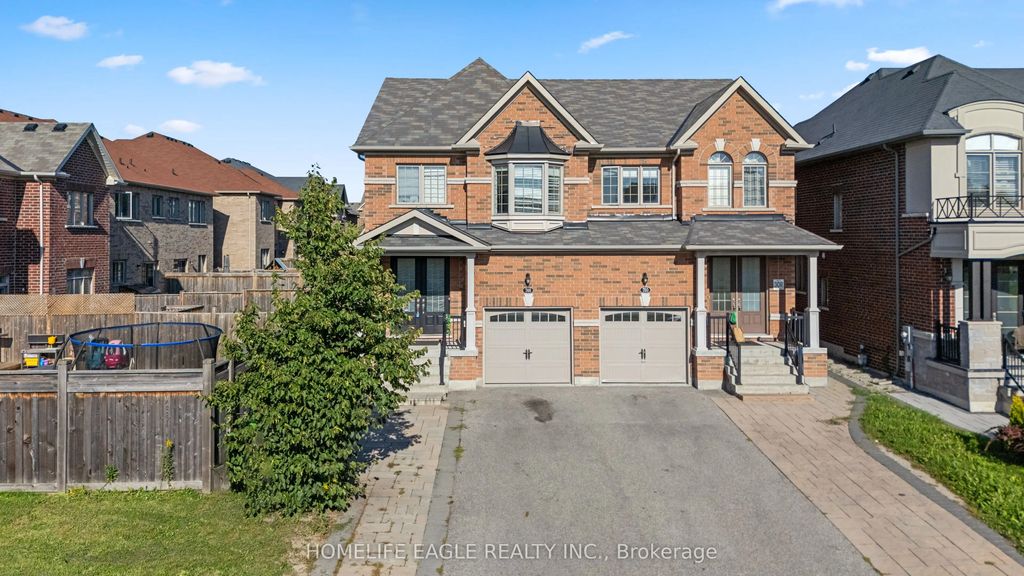 746 Yarfield Crescent, Newmarket