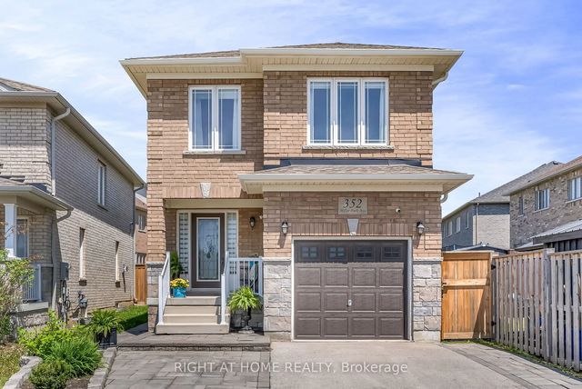 352 Miller Park Avenue, Bradford West Gwillimbury