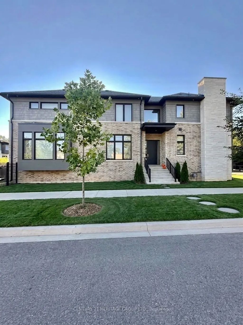 251 Oxford Street, Richmond Hill