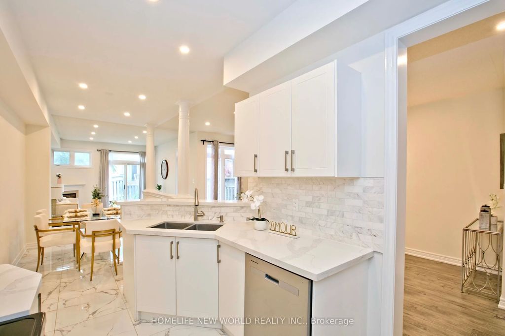 16 Venture Avenue, Richmond Hill