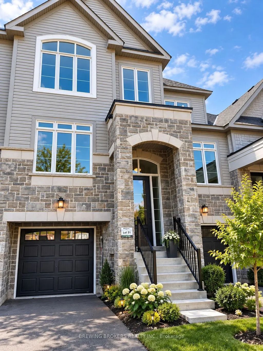 25 Lyall Stokes Circle, East Gwillimbury