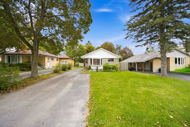 6 Corbett Crescent Main, Aurora