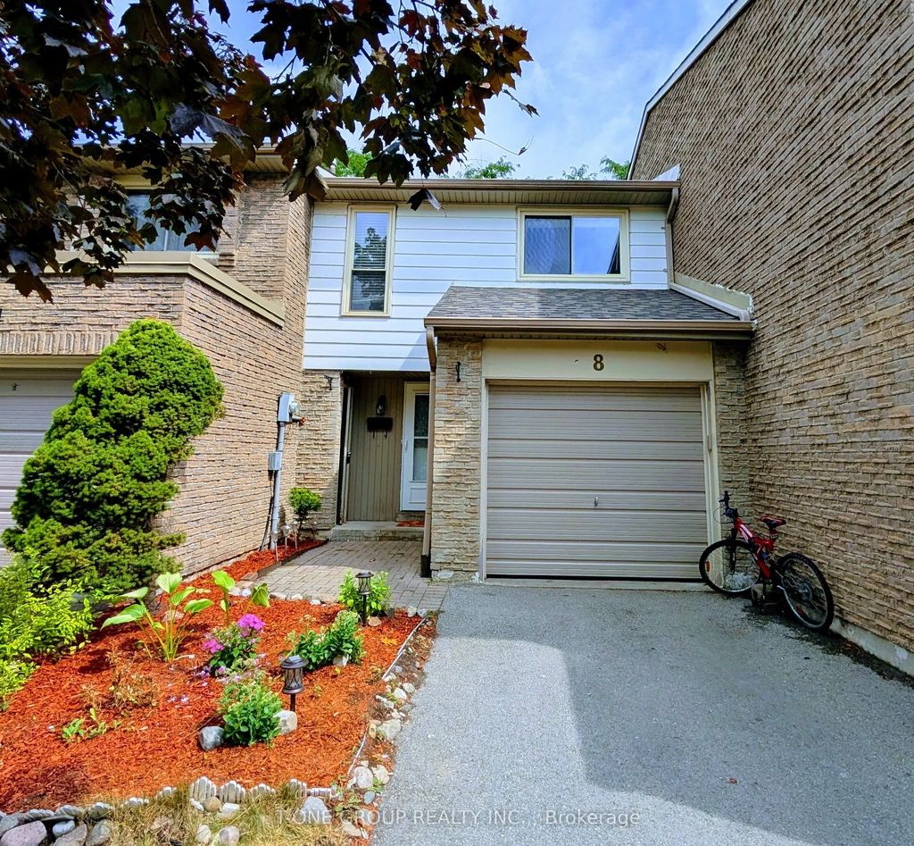 8 Camelot Way, Markham