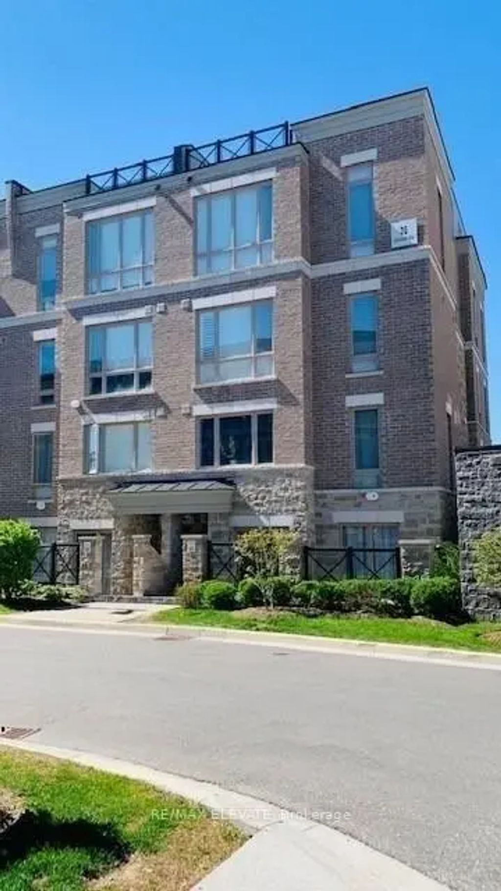 30 Dunsheath Way 518, Markham