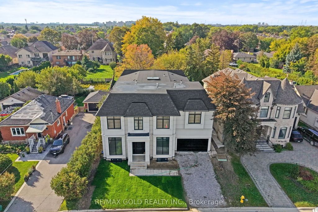 15 Mckenzie Street, Vaughan