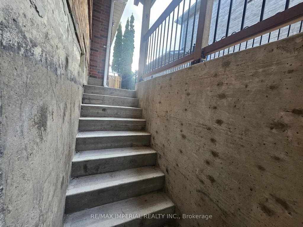 37 Stave Crescent Basement, Richmond Hill
