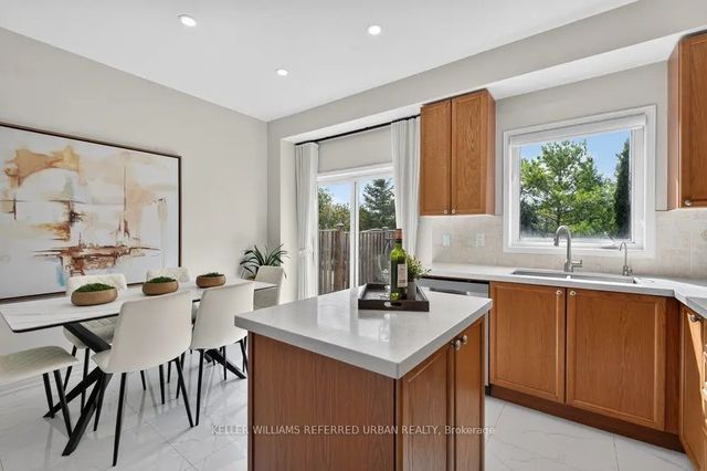 571 Reeves Way Boulevard, Whitchurch-Stouffville