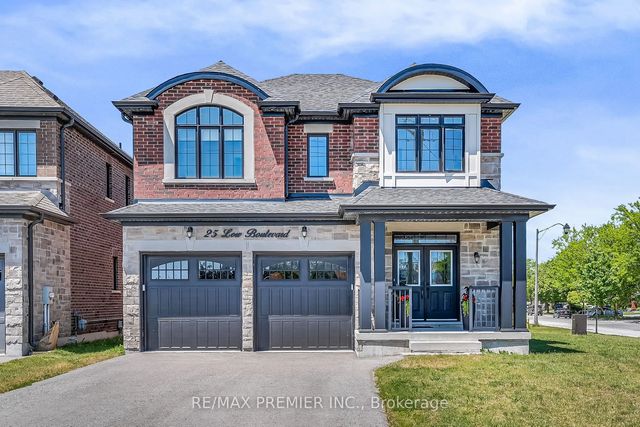 25 Low Boulevard, Uxbridge