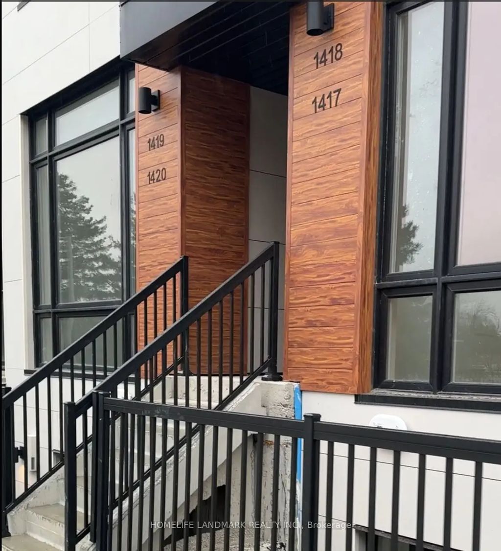 15 David Eyer Road 1418, Richmond Hill