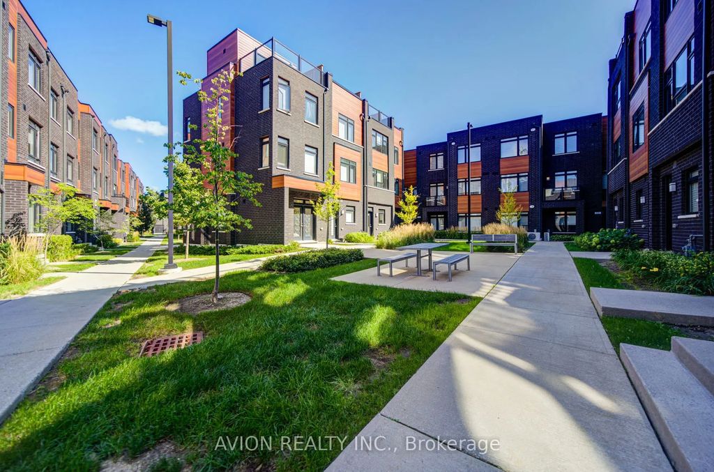 370 Red Maple Road 83, Richmond Hill