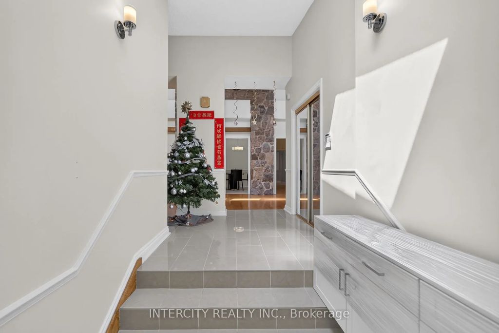 10 East Drive E, Markham