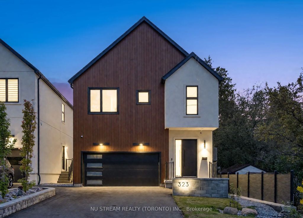 323 Winnifred Drive, Georgina
