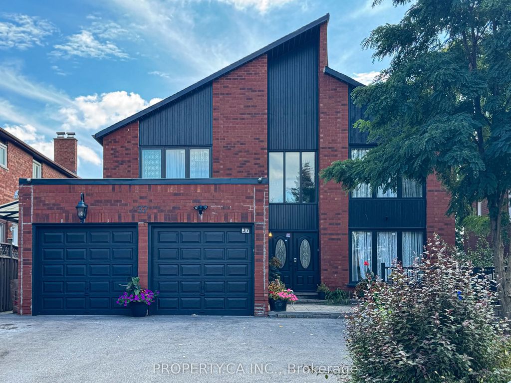 37 Hewlett Crescent Lower, Markham