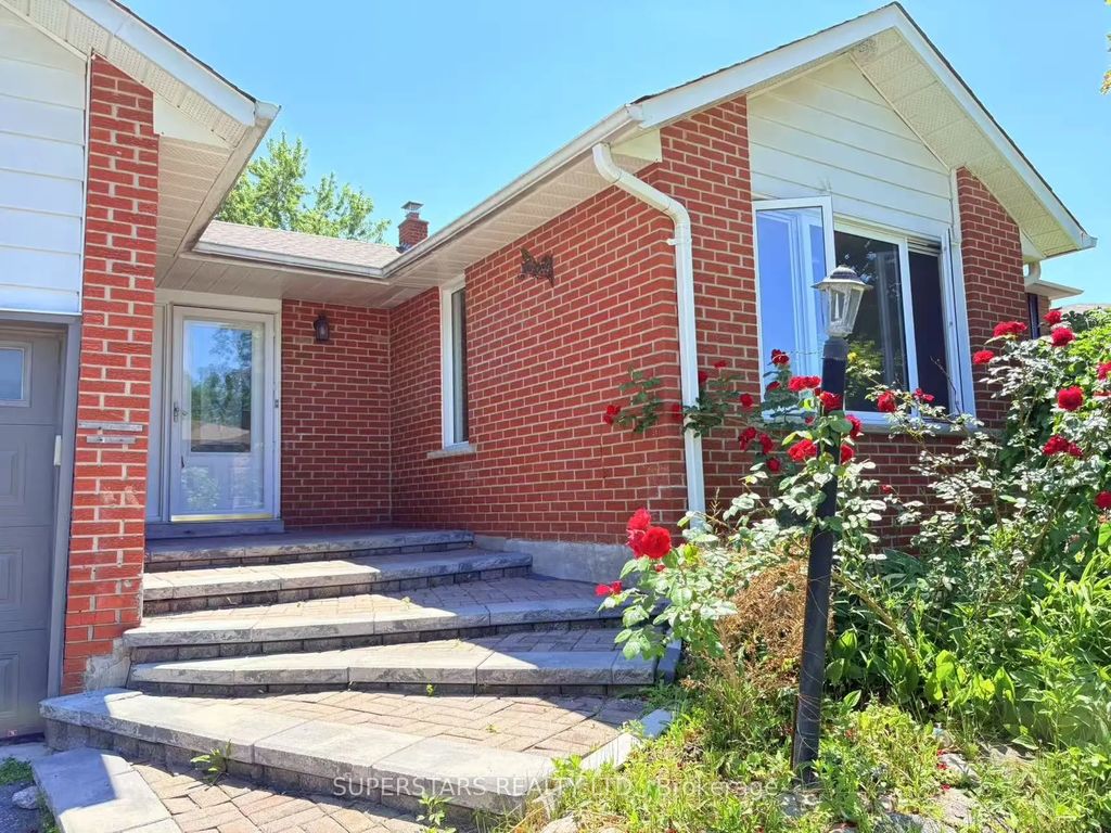 289 Plymouth Trail Upper, Newmarket