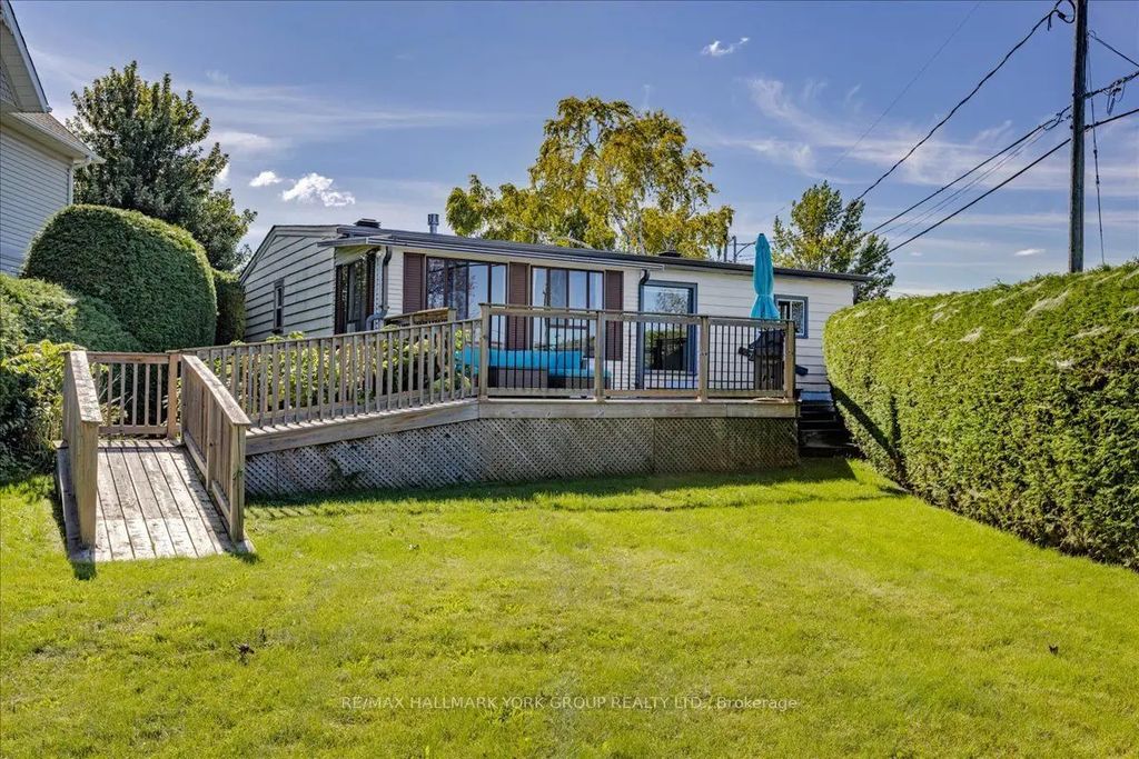 525 Lake Drive E, Georgina