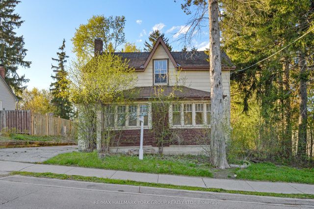 148 Centre Street, Aurora