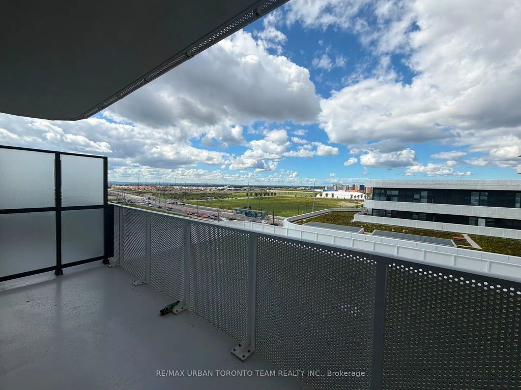 195 Commerce Street 812, Vaughan