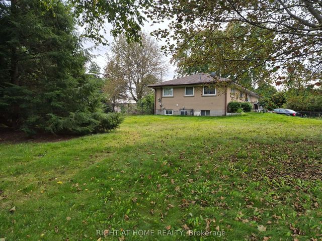 125 Riverglen Drive, Georgina