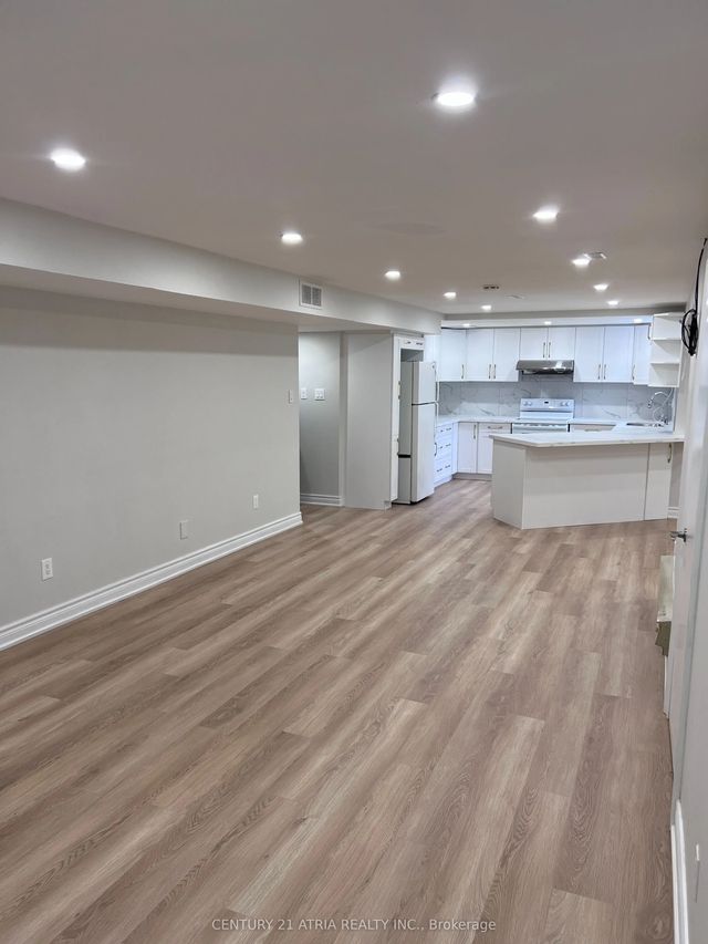 118 Beckenridge Drive Lower, Markham