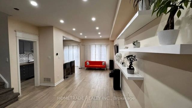 231 Denise Circle, Newmarket