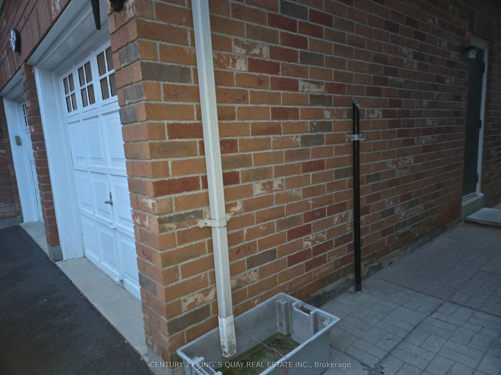 305 Castan Avenue Ll, Markham