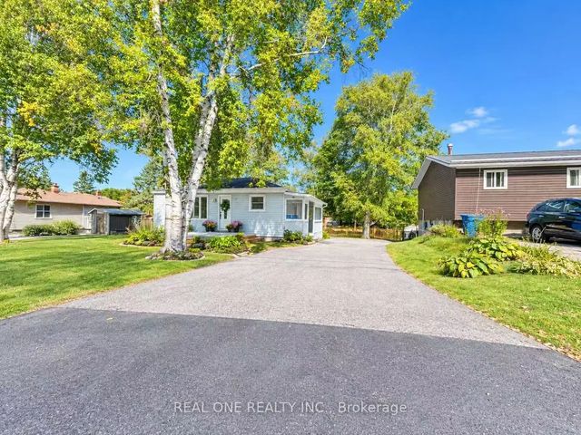 24 Main Street, East Gwillimbury