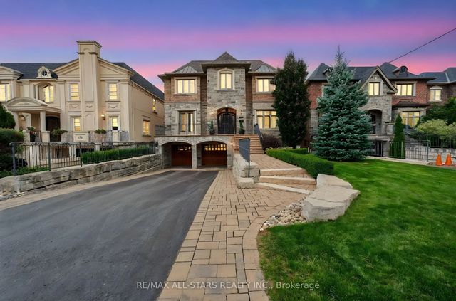 126 Hillview Road, Aurora