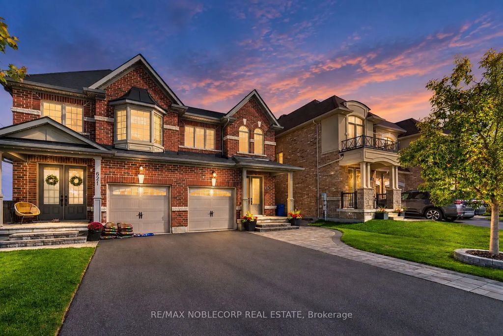 619 Sweetwater Crescent, Newmarket