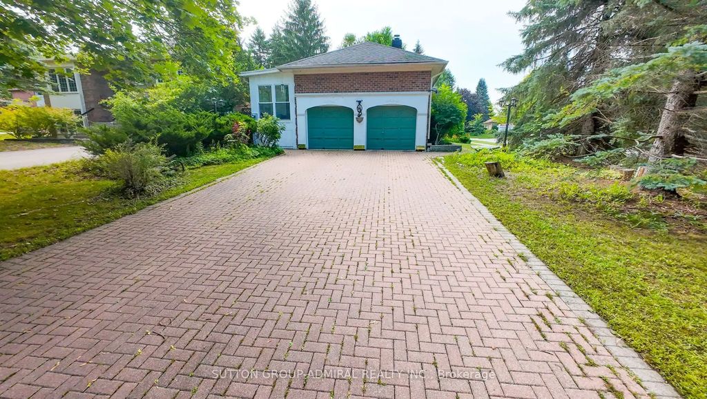284 Murray Drive, Aurora