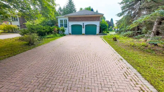 284 Murray Drive, Aurora