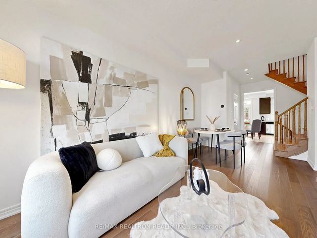 71 Dundas Way, Markham