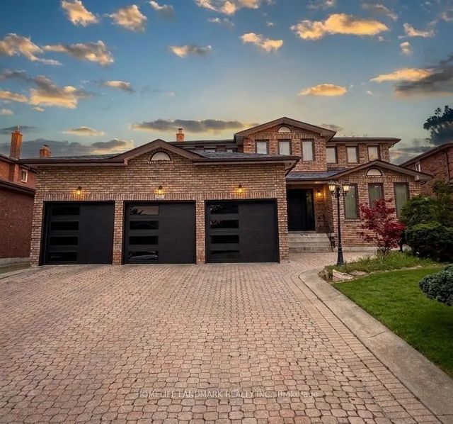 11 Ravenhill Crescent, Markham