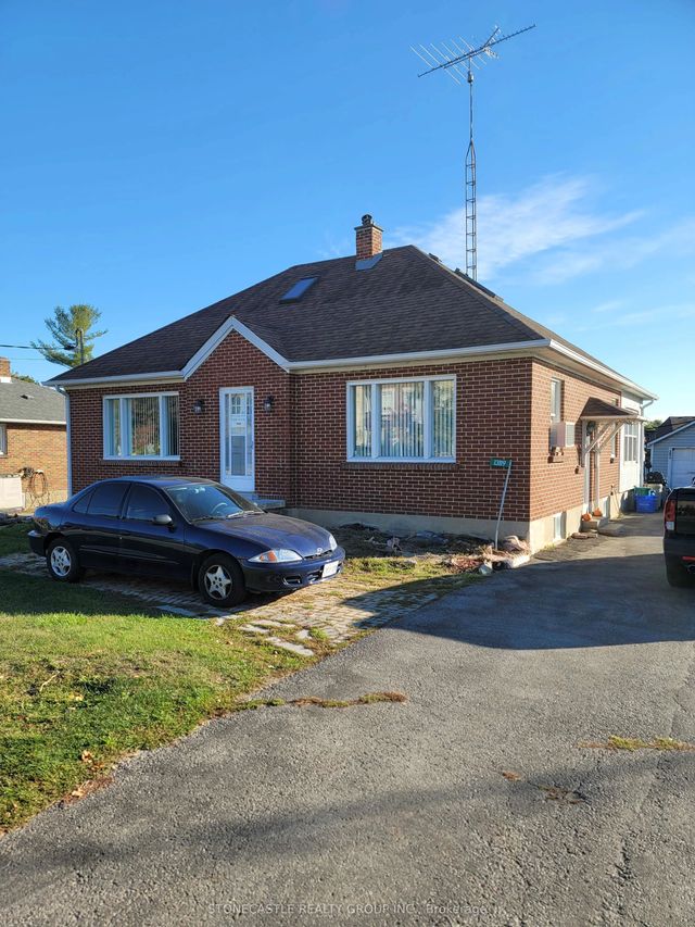13119 Highway 27 Road E, King