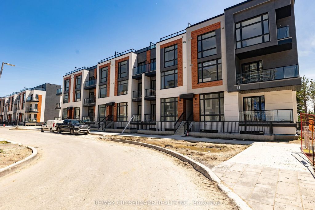 11 David Eyer Road 1503, Richmond Hill