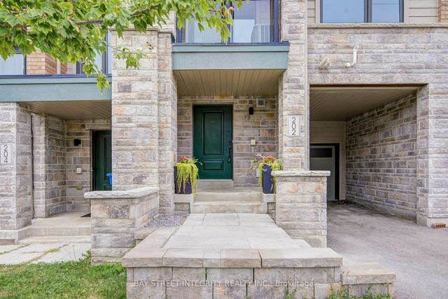 202 Vivant Street, Newmarket