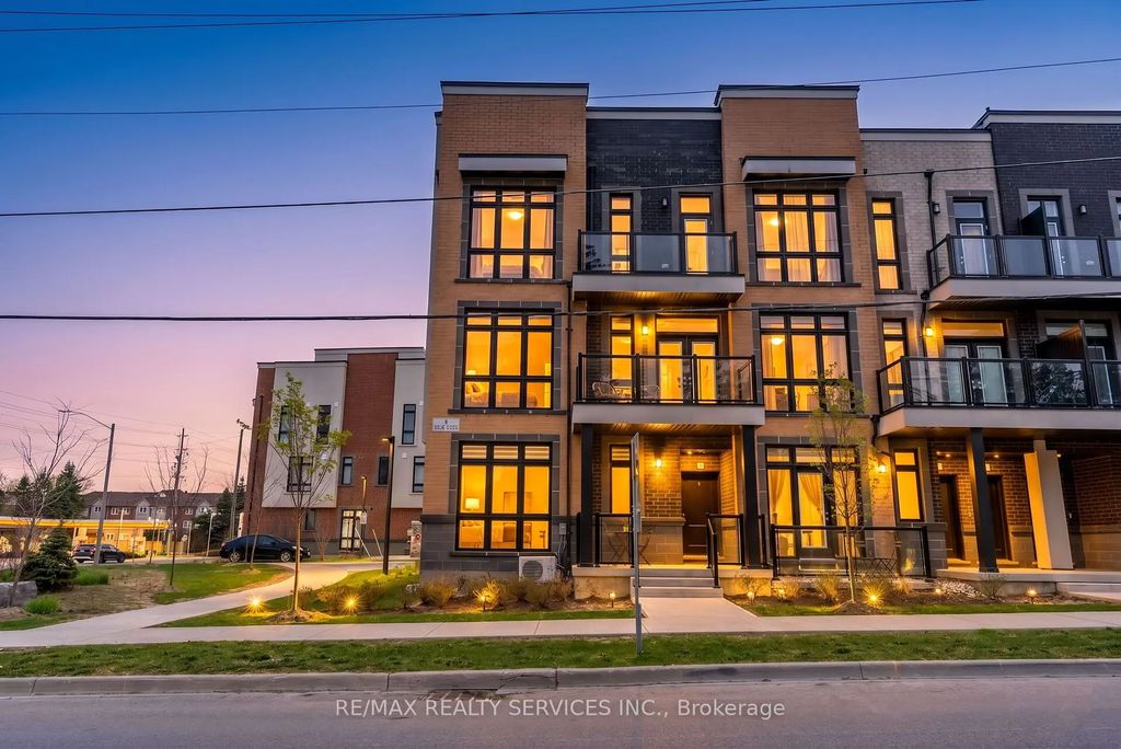 1 Bond Crescent 5, Richmond Hill