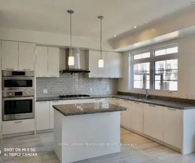 19 Frank Charlton Avenue, Markham