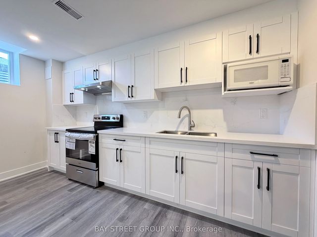 1 Kenneth Ross Bend Lower, East Gwillimbury