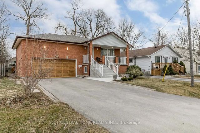 299 Lakeview Boulevard Lower, Georgina