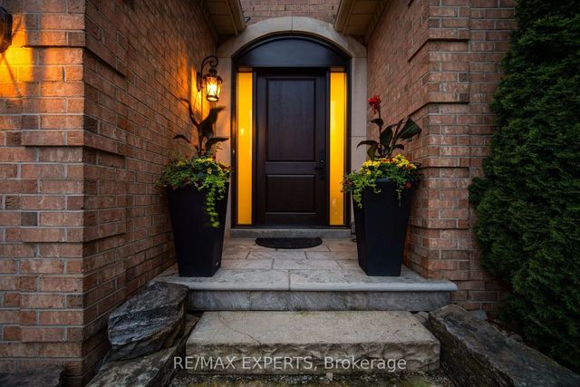 904 Damascus Court, Newmarket