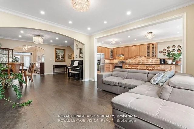 41 Treetops Boulevard, New Tecumseth