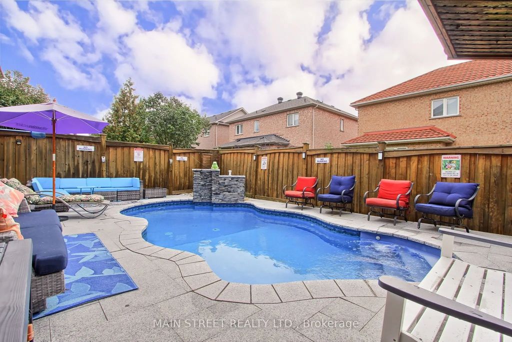 196 Wainscot Avenue, Newmarket